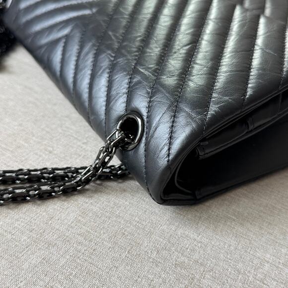 CHANEL 2.55 So Black Reissue Aged Calfskin Quilted Chevron Chain Flap Bag 226 - Picture 8 of 13